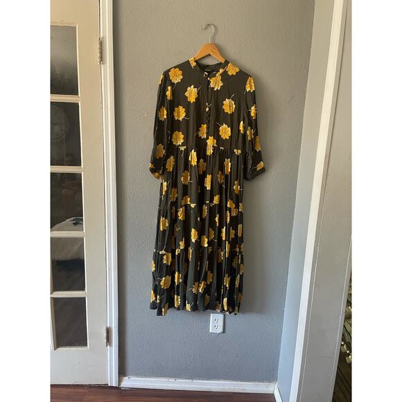 Madewell Button-Front Tier Dress in‎ Fall Flowers

T0417 - Picture 5 of 10